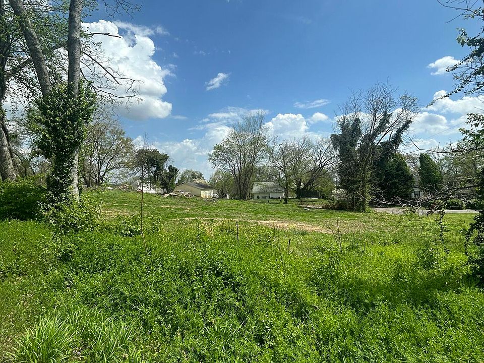 2nd image of 920 Texas Ave