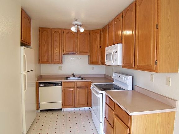 2nd image of 3570 Sacramento St APT 302