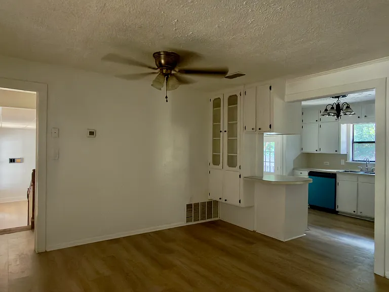 1603 E Main St — Photo 8