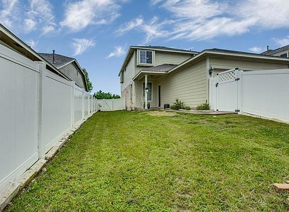 4th image of 1703 Honey Creek Ln