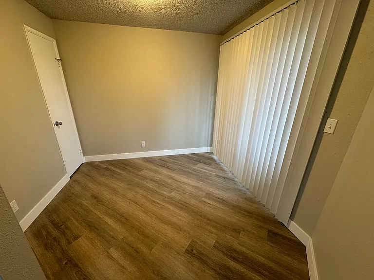 315 NW 9th St #6 — Photo 9