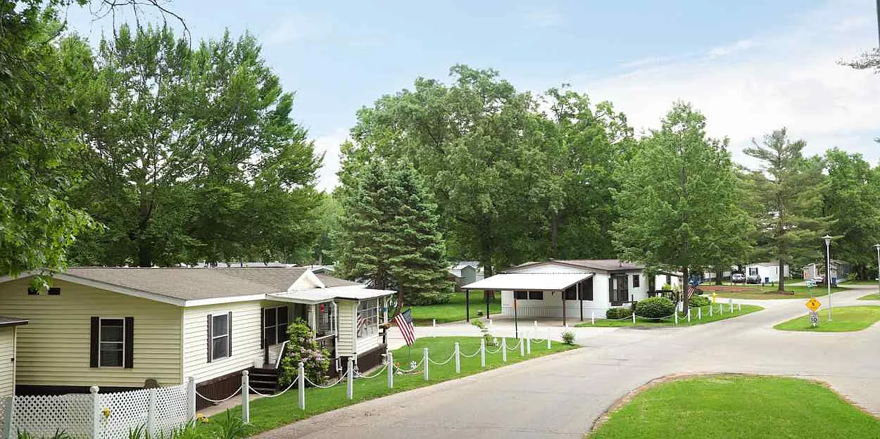 Norton Shores — Photo 4