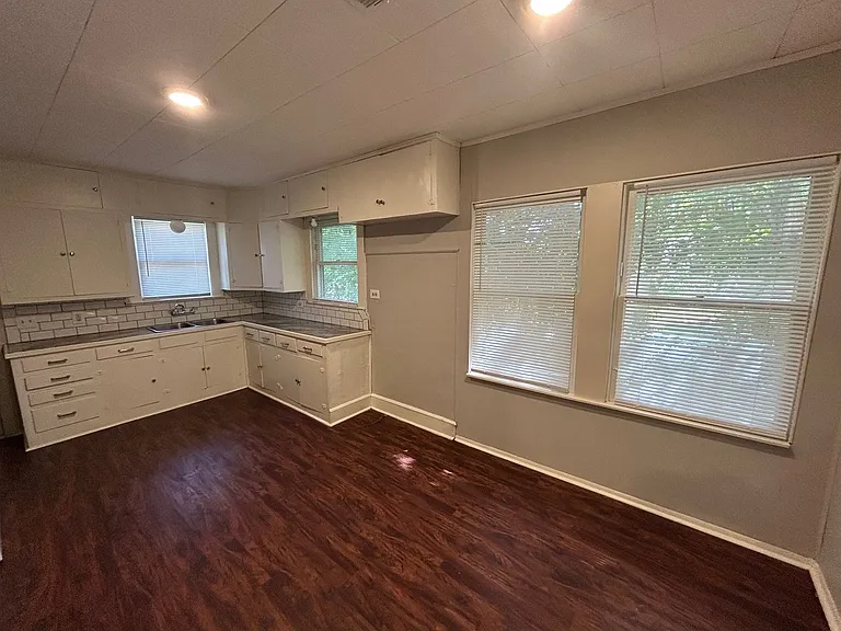 2505 Proctor Ave — Photo 9