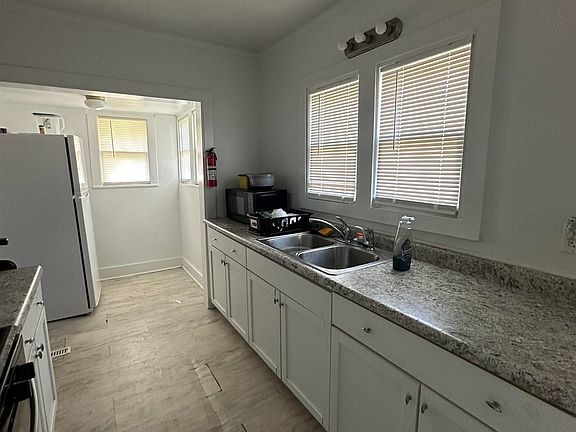 5th image of 212 N Clay St
