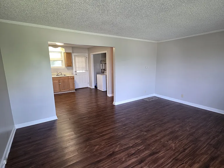 865 Louisville Hwy #B — Photo 17