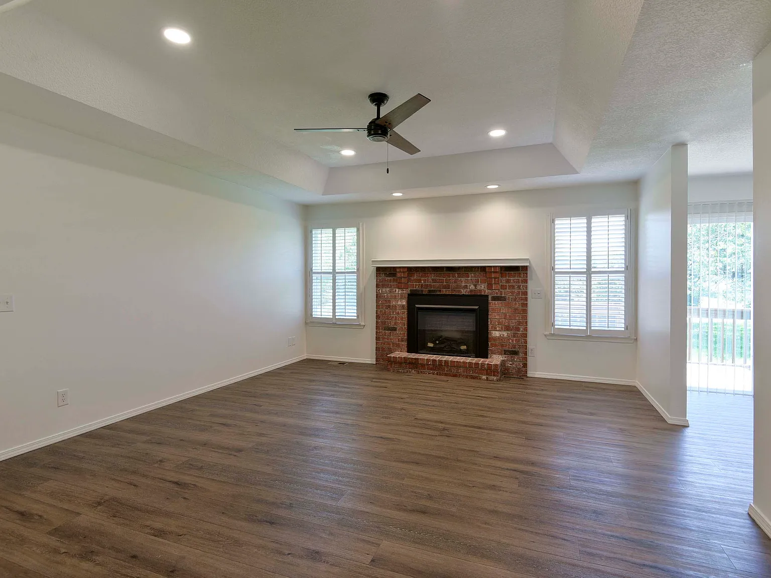 602 E Baldknobber St — Photo 4