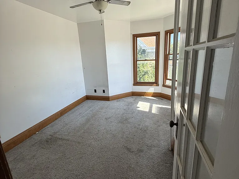 611 1st St W #3 — Photo 3