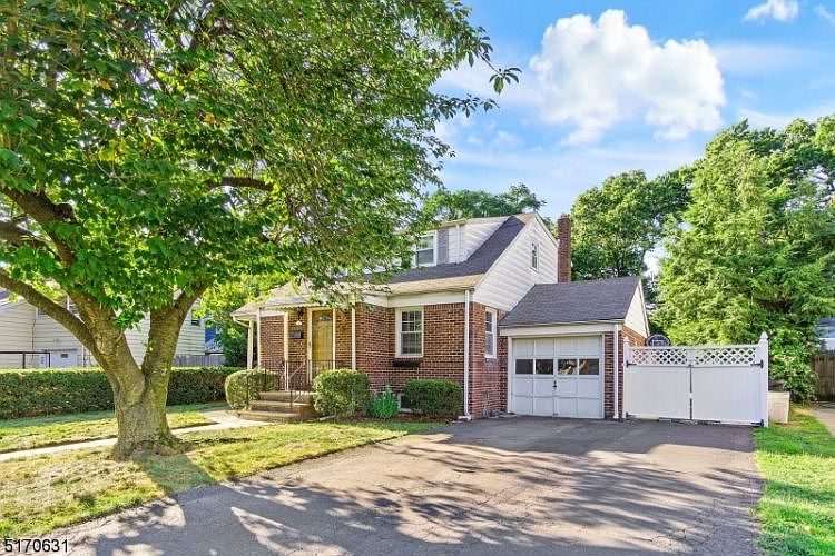 2nd image of 3 Madelyne Pl