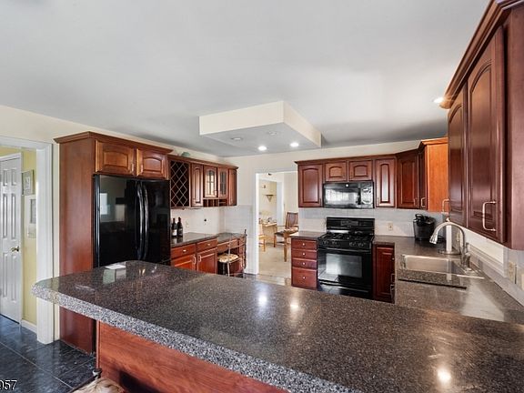 5th image of 311 Bell Ave