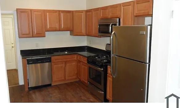3 bed, 1120 sqft, $2,200 — Photo 2