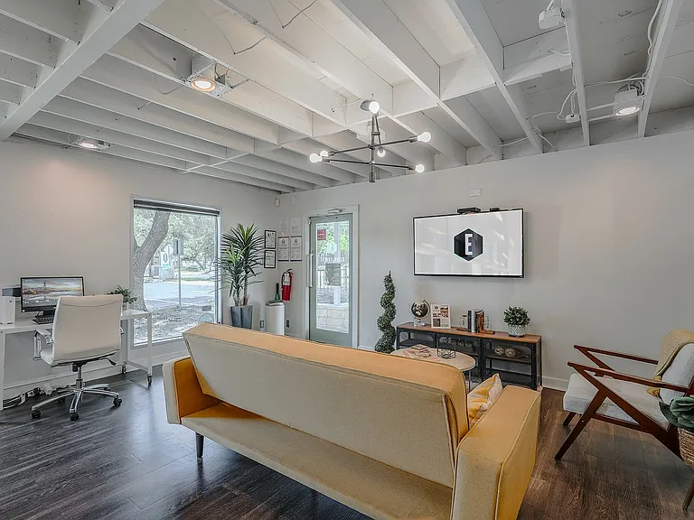 Establishment Leasing Office