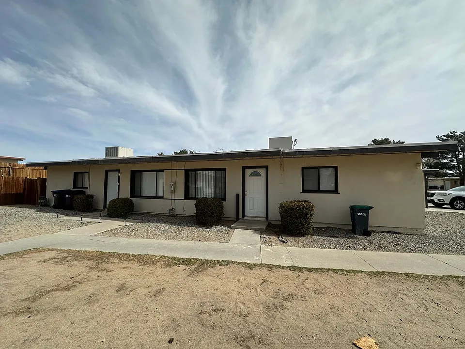 237 Palm Dr