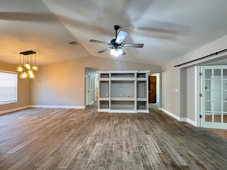 5619 Colonial Oaks Blvd — Photo 7