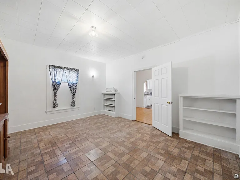 593 S 1st Ave — Photo 5
