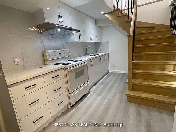 4th image of 36 Soho Cres #Basement