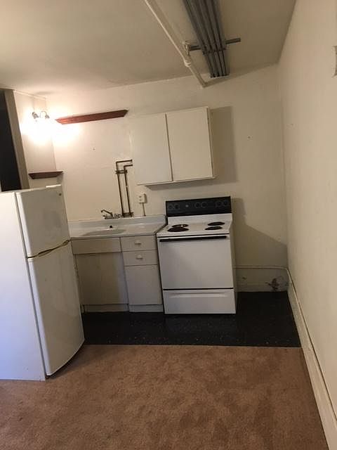 2nd image of 2216 NE 46th St #F