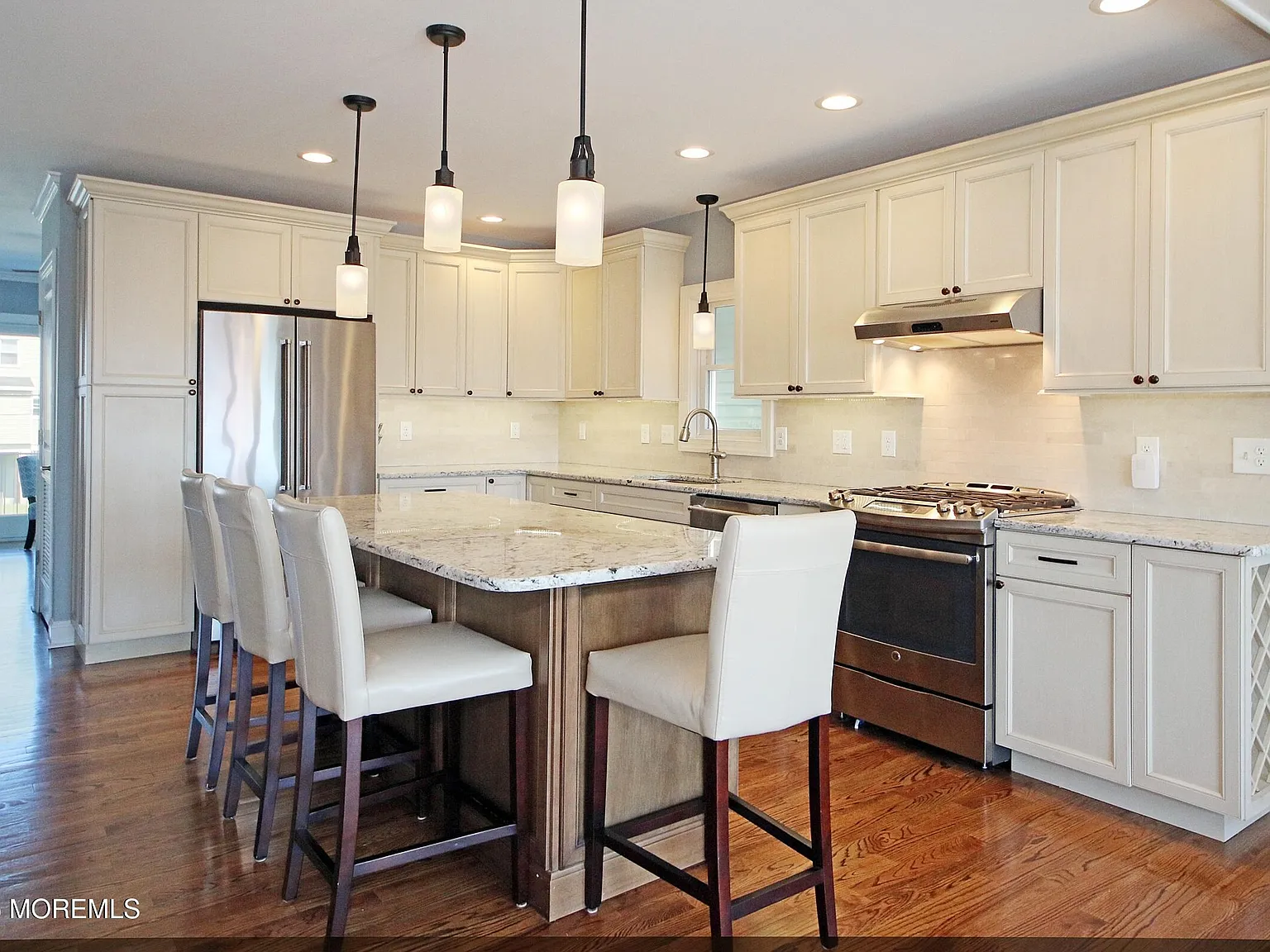 2 bed, 2.5 bath, 1868 sqft, $5,000 — Photo 3