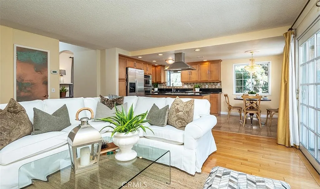 3 bed, 1725 sqft, $6,800 — Photo 4