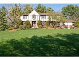 17 Shawnee Rd, Medfield, MA 02052