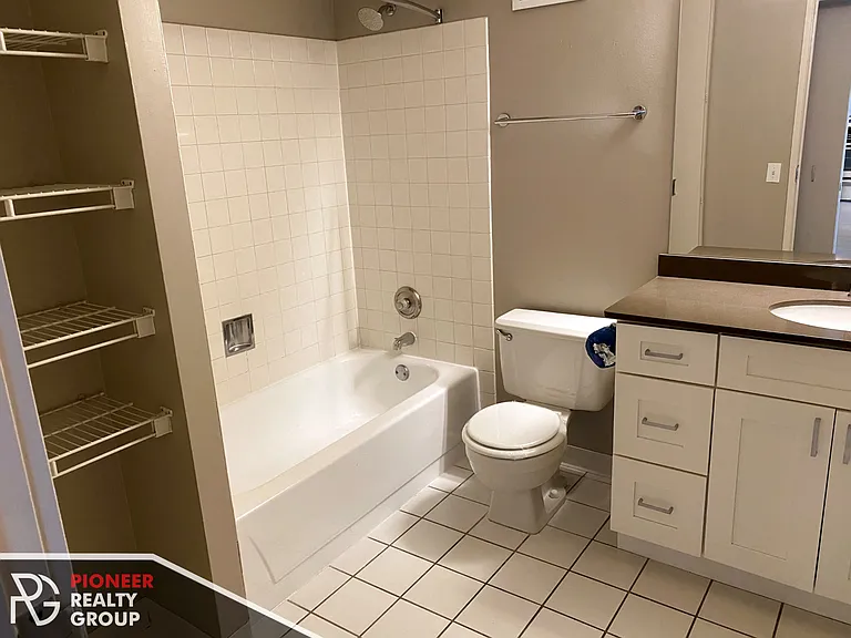 2557 N Clark St #2555-304 — Photo 5