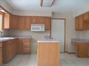 2nd image of 215 Abbotsford Dr