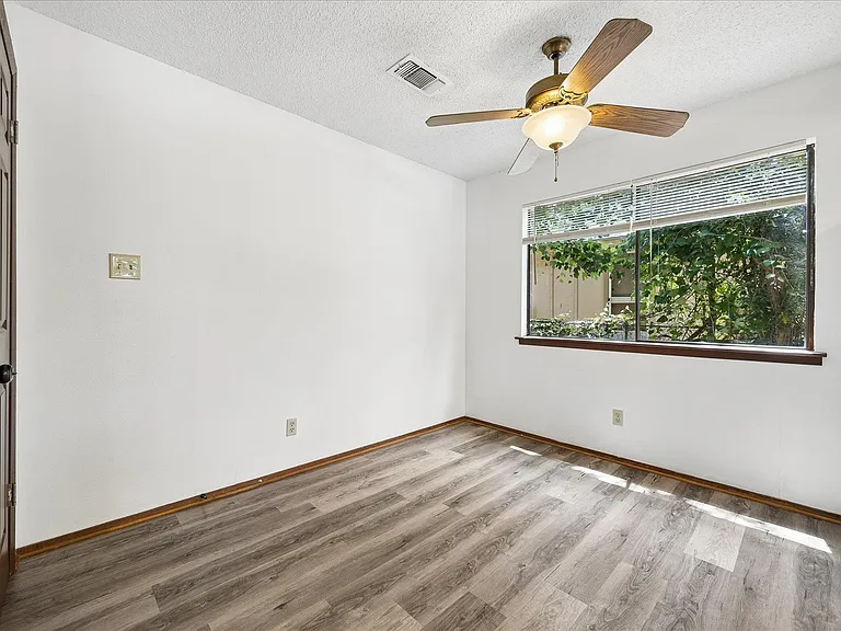 10010 Faylin Dr — Photo 9