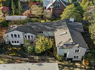 943 Selkirk Ave, Esquimalt, BC V9A 2V2