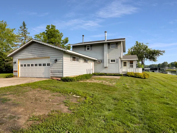 809 W Beach Dr, Brooklyn, MI 49230