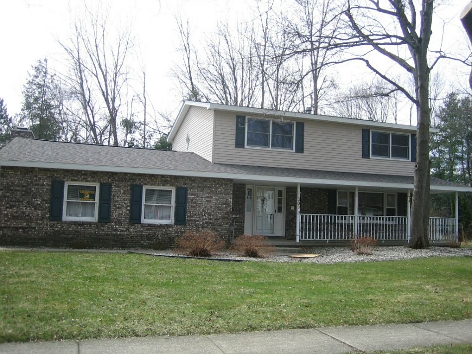 Great family home walking distance to Siebert Elementary and Jefferson Middle schools.  Main floor family room with fireplace.  Wood floors in kitchen, living room and dining room.  Some fresh paint and new carpet.  Updated master bath.  Skylight in master bedroom and main bath.  Finished basement with 1/2 bath. Fenced back yard, deck and beautiful landscaping!!  NEW ROOF in 2015!!  A must see!!