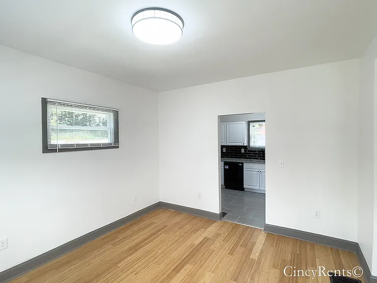 3335 Hewitt Crescent St — Photo 7