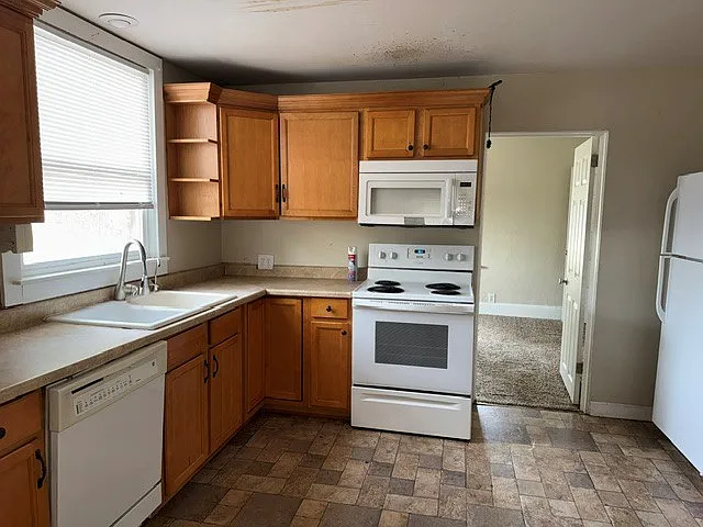 320 S 4 E — Photo 6