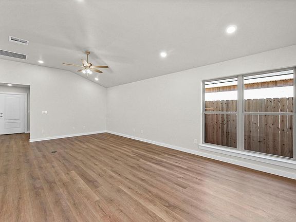 5th image of 2906 Cottonwood Ave