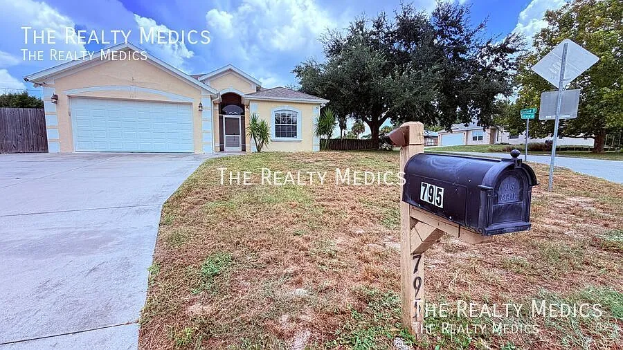 Lovely 3 bd/2 ba home in Cocoa!! — Photo 2