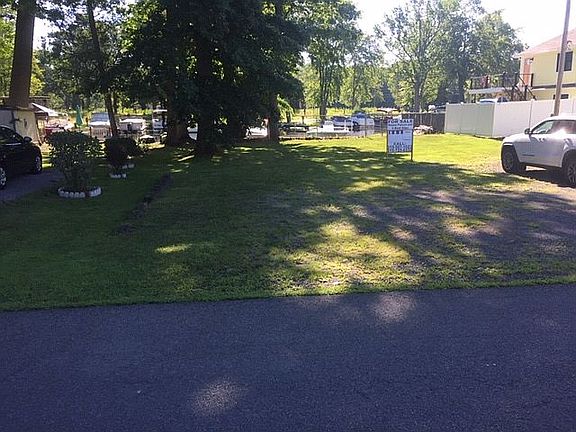 4th image of 806 Clifford Ave
