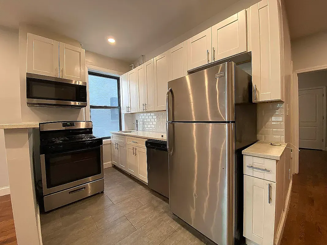 530 Isham Street — Photo 2
