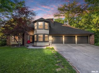 211 Windridge Dr, Washington, IL 61571