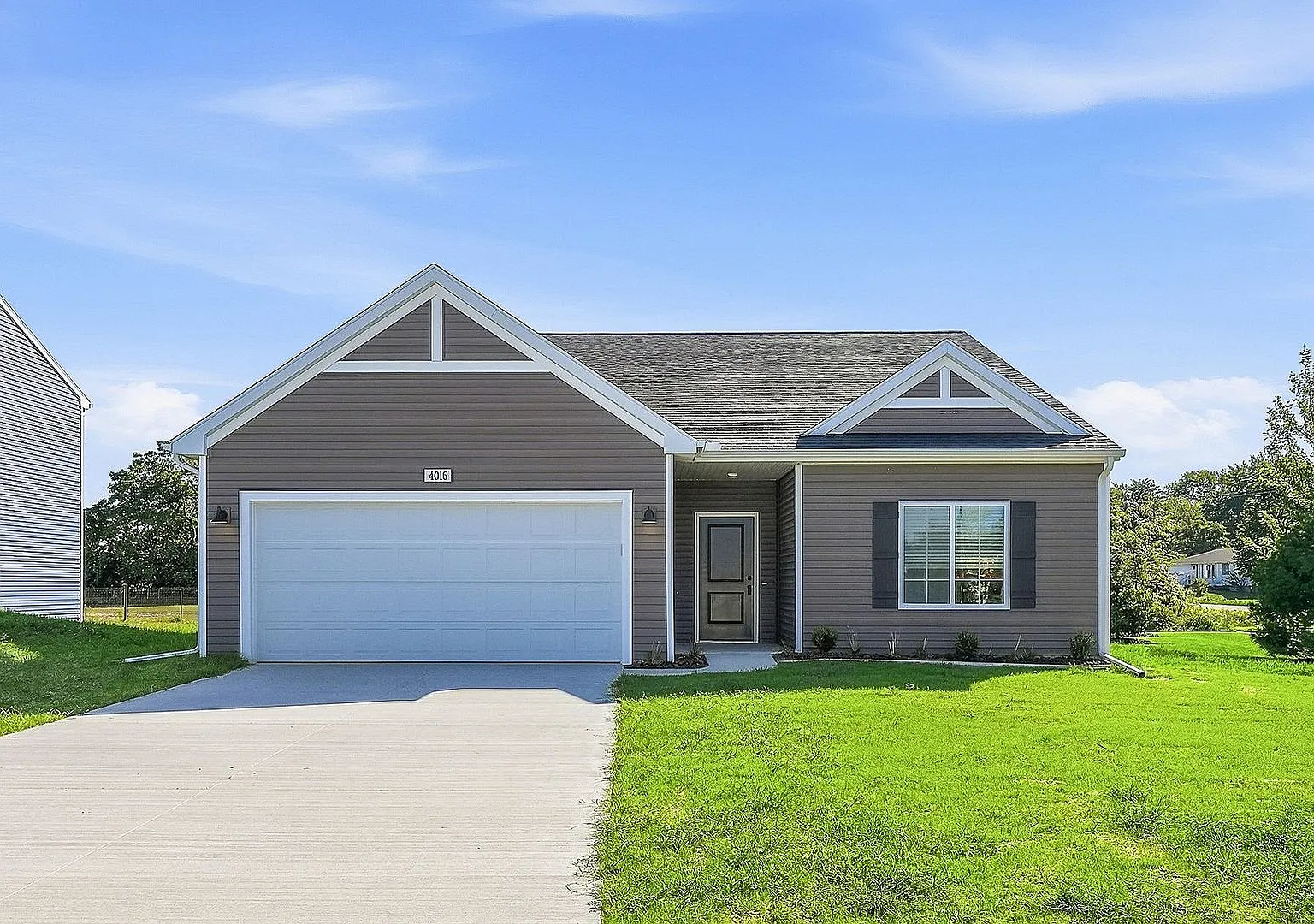 Take advantage of this exclusive offer and enjoy a reduced security deposit of just $1,000. Appli... — Photo 2