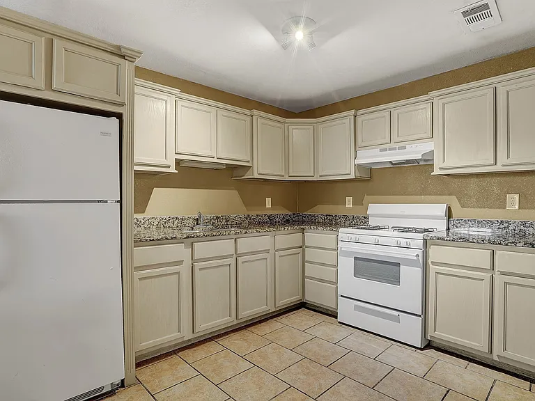 San Jose Apartments — Photo 18
