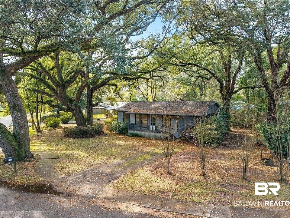 1st image of 907 Dauphine Cir