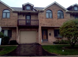 8903 Village Square Ln, Brookfield, IL 60513
