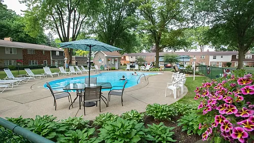 Bobolink Manor Apartments Photo 1