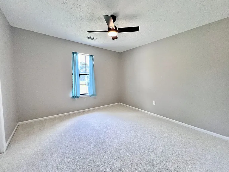 409 Oak St — Photo 18
