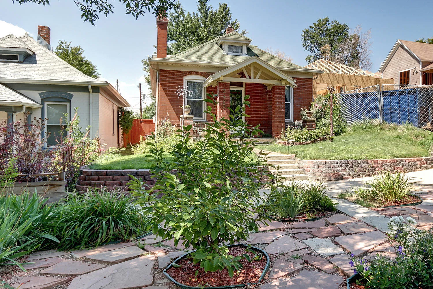 Bungalow in Desirable Highlands! Location Matters! — Photo 2