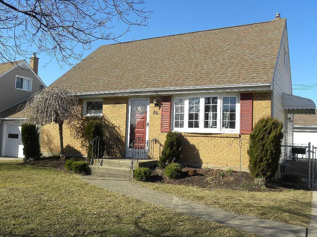 26 Temple Dr photo 1