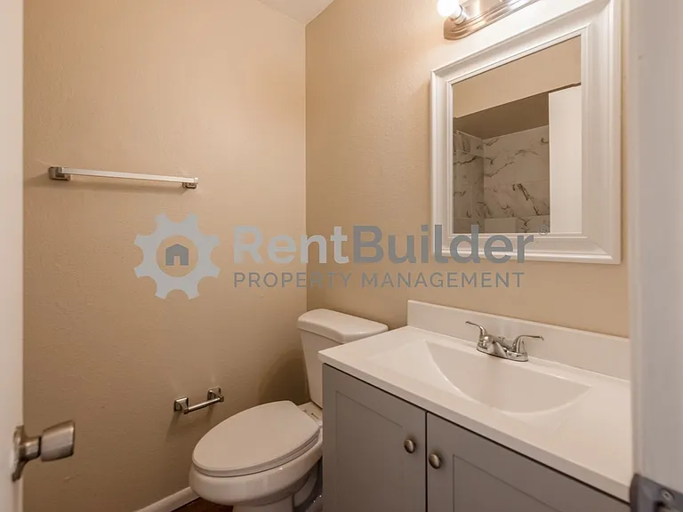 301 Geraldine Loop SE — Photo 7