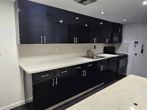 18021 Biscayne Blvd APT 402, Aventura, FL 33160