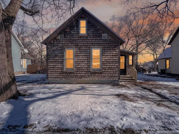 1015 Bluff St, Beloit, WI 53511