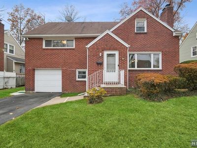 80 Howland Ave, Teaneck, NJ, 07666