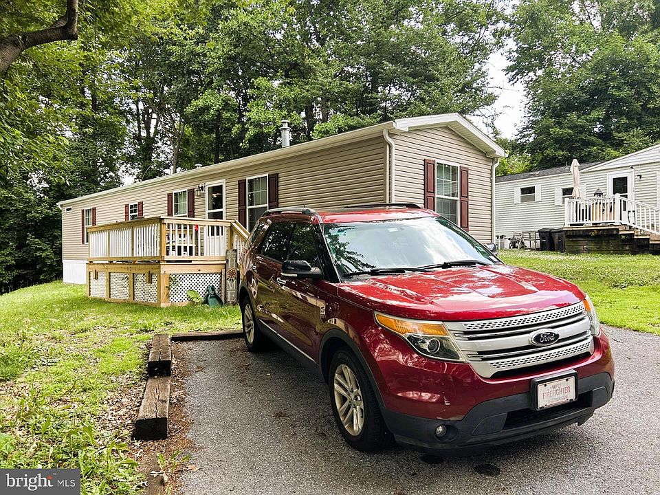 1st image of 9 Acorn Ln