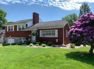 4704 8th Ave, Vienna, WV 26105